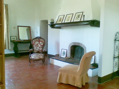 living with fireplace of Cinatto