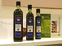 Alcune confezioni di olio extravergine IGP Toscano