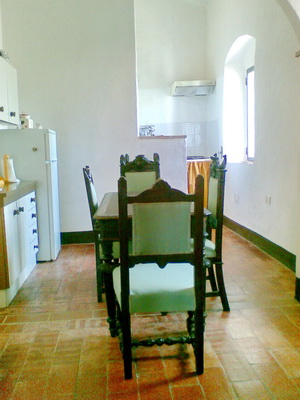 La cucina del soggiorno dell'agriturismo Cinatto in Piano di Palma a Saturnia nella Maremma toscana